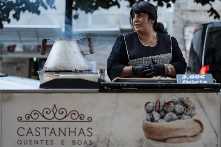 Ana Cristina Ferreira está há 12 anos a vender castanhas na Avenida Almirante Reis.