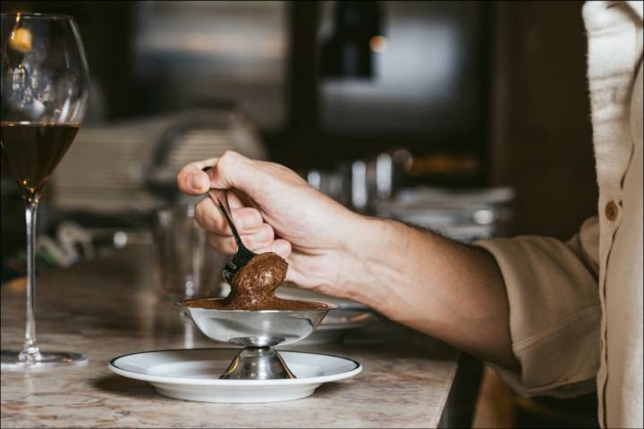 Mousse de chocolate e pó de café