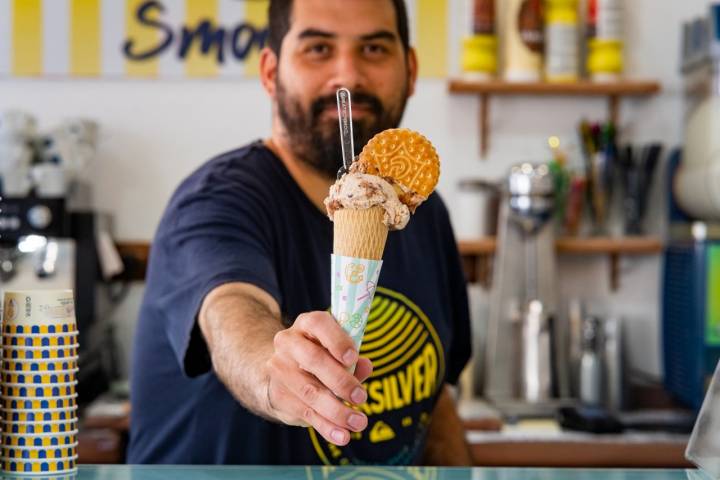 Alejandro obteve os seus primeiros conhecimentos sobre gelataria com o tio Julio