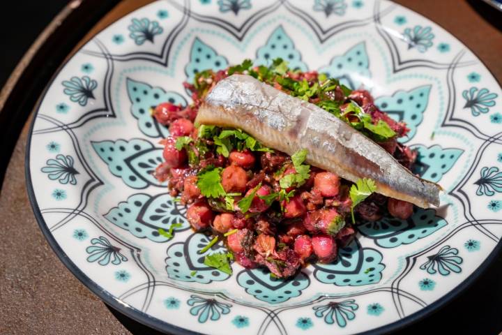 Salada marroquina de grão e sardinha "en solipé"