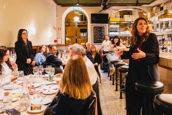 Maria Ritter, Directora do Guia Repsol, apresenta o Guia no restaurante Canalha, em Lisboa.