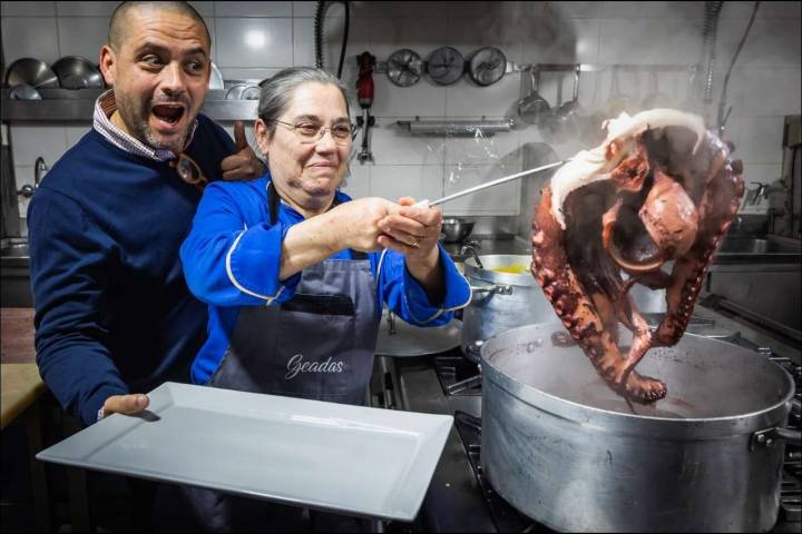 Óscar despe a jaleca e deixa a mãe liderar a cozinha nestes dias