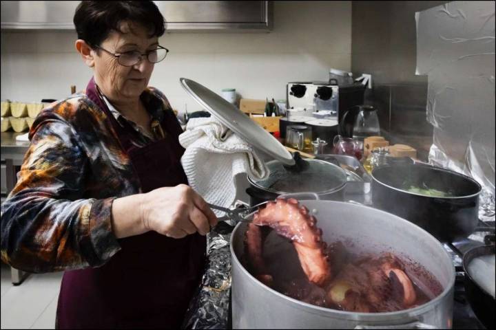 Alzira cozinha polvo todos os Natais. Relembra que, quando era pequena, era a única altura do ano em que se comia polvo em casa