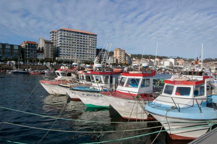 Esta cooperativa cuenta con una fota de embarcaciones ancladas en varios puertos de la costa gallega.
