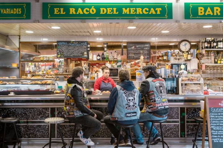 30/01/2018. Barcelona. Cocina de mercado. El Racó del Mercat, Mercado de Sagrada Familia. Foto de César Cid.