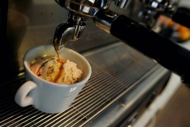 Affogato o helado en café. Foto: Facebook Delacrem.