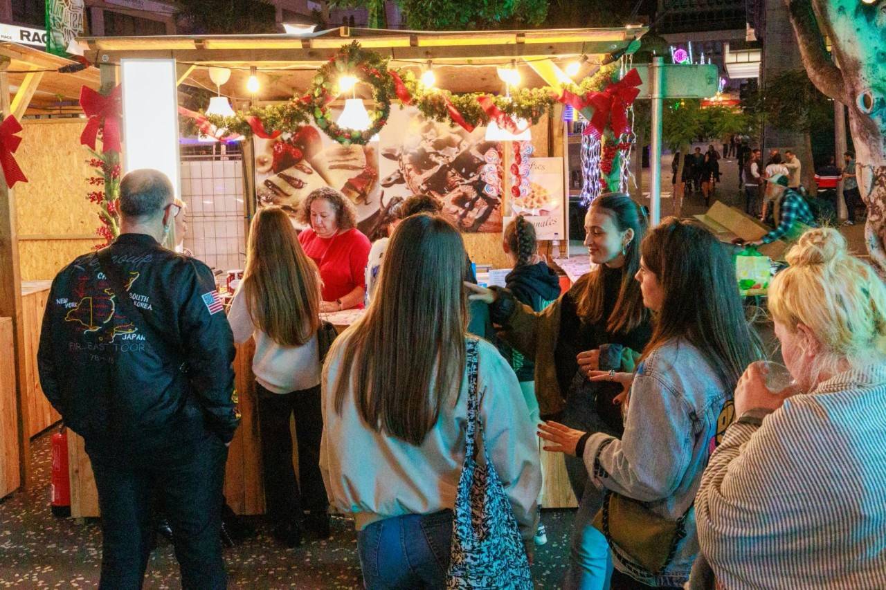 Entre polvorón y turrón, ¡cómete Tenerife en este mercado gastro!