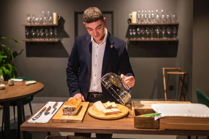 Pedro Rodríguez, sumiller y jefe de sala del restaurante Cala (Granada).