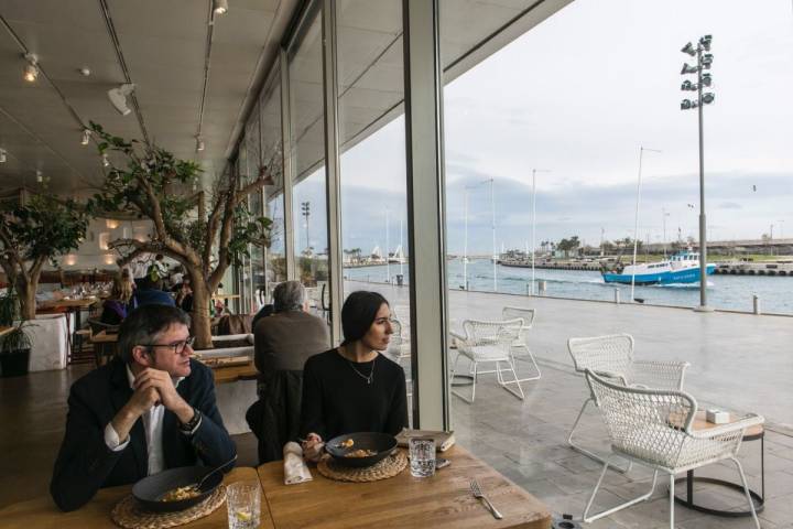 Javier de Andrés nos explica las vistas excepcionales que tiene, de La Marina, este restaurante.