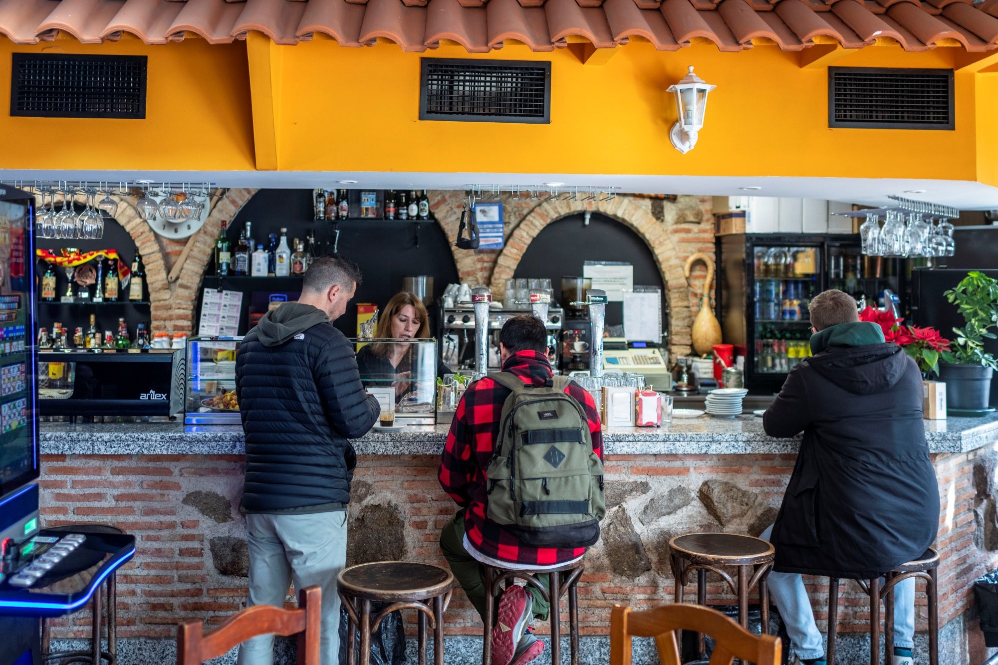 La barra de la ‘Cafetería El Coliseum’.