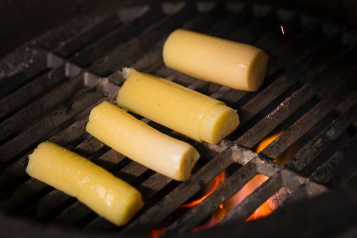 En el kamado se preparan algunas verduras y hortalizas como los puerros.