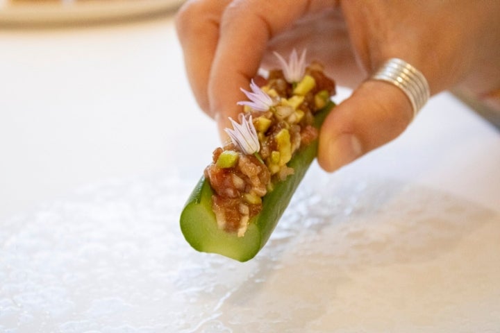 Aperitivo de pepino con tartar de atún rojo Aperitivo de pepino con tartar de atún rojo
