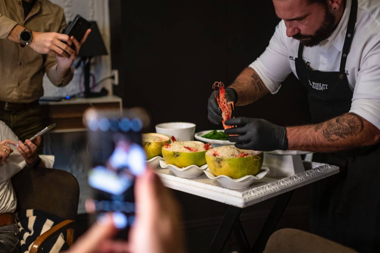 Un huerto de cítricos del mundo plantado en una cocina