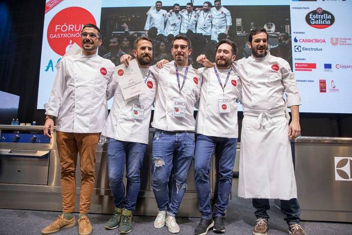 Los cinco candidatos, con Jorge Gago en el centro, en el Fórum Gastronómico A Coruña 2017.