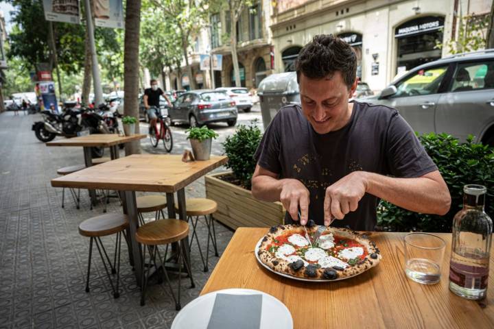 Las pizzerías artesanas en Barcelona suben de nivel con locales como 'Sartoria Panetieri'.