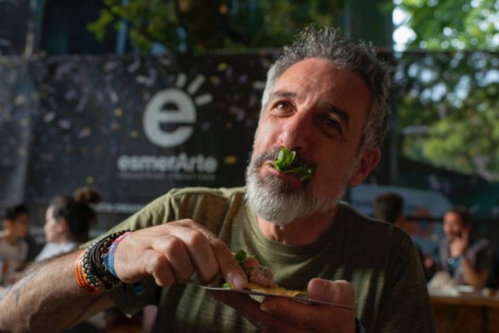 Portamerica 2019: Pepe Solla comiendo una de sus tapas