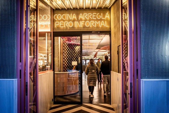 La entrada del restaurante no deja lugar a dudas.