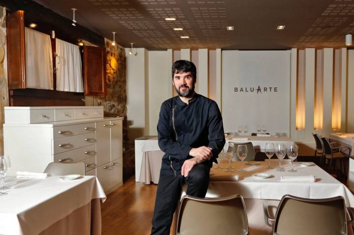Óscar abrió con 20 años su primer restaurante y desde 2008 está en la capital soriana.