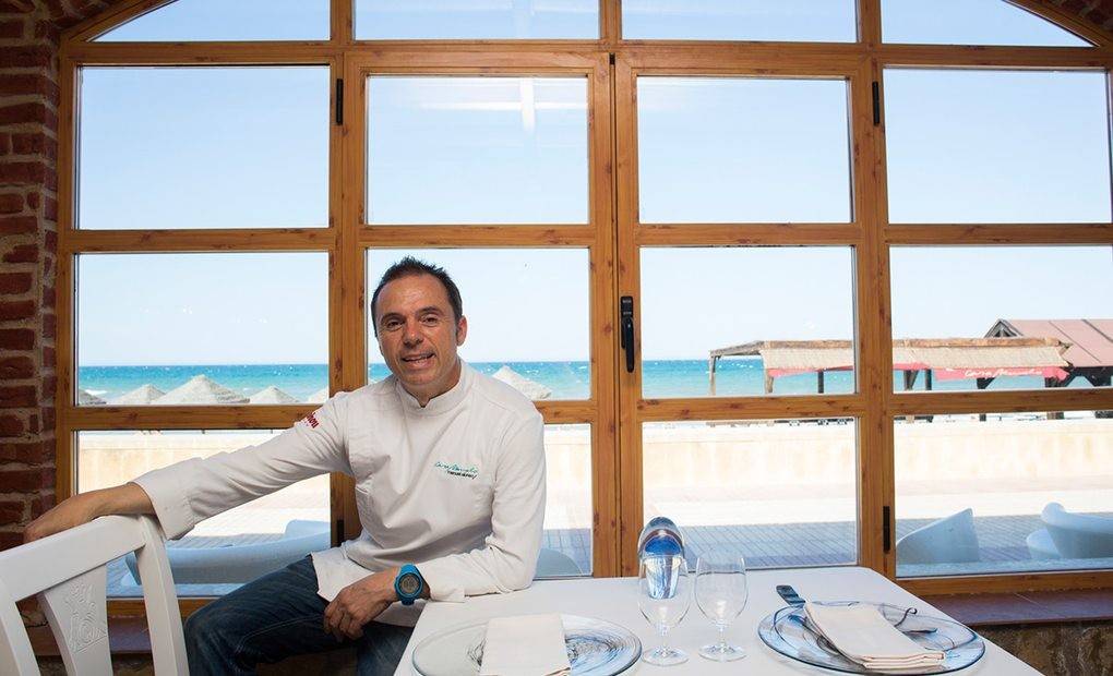 El niño que quería cocinar mirando al mar