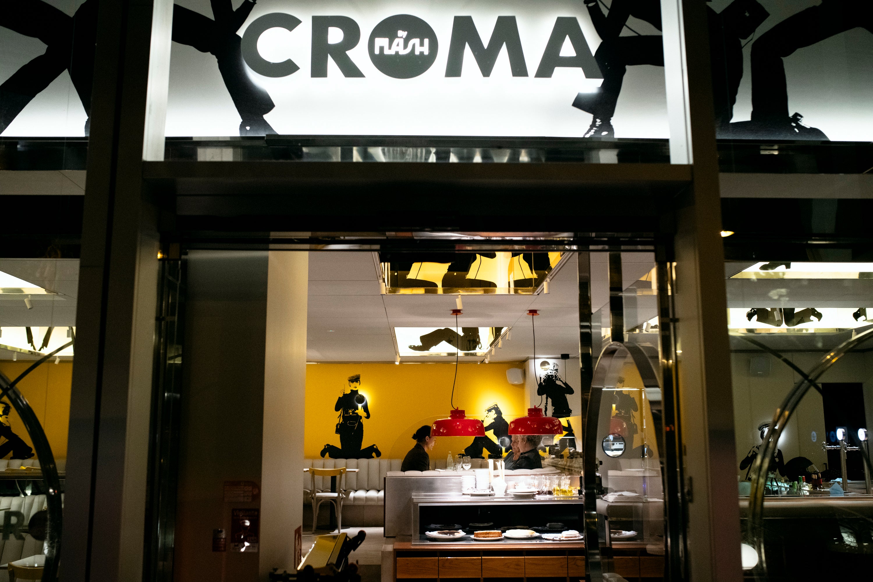 Restaurante Croma by Flash puerta y nombre