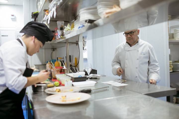 Con 40 años en el Campero, José Melero supervisa todo lo que pasa en cocina.