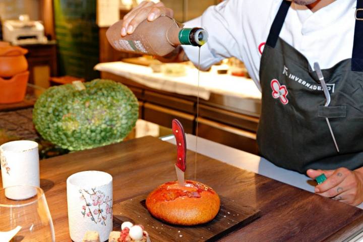 Pan relleno de tomates asados elaborado con licopeno, la sustancia natural que hace rojo al tomate.