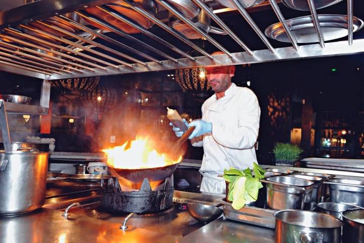 El chef Omar González conoció hace una década a los Manzano y desde 2016 es el responsable de la cocina de 'Gloria'.