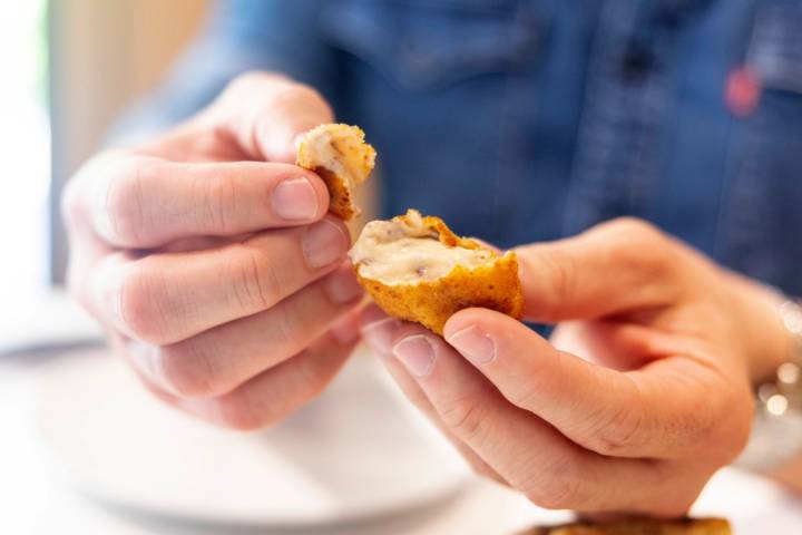 Croqueta de jamón.