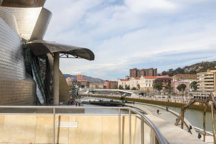 Vistas del Museo Guggenheim desde el restaurante Nerua, en Bilbao.