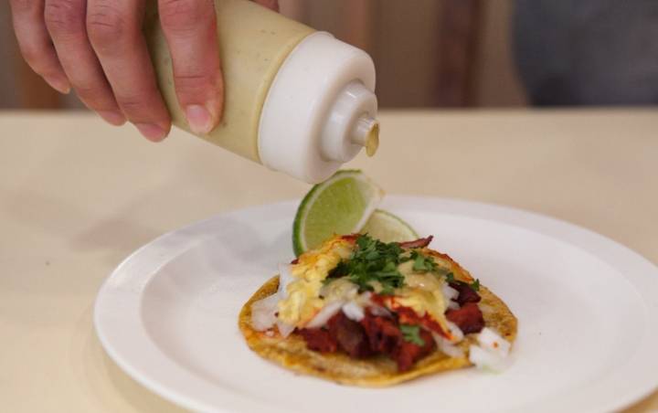 'Taquería Mi Ciudad': Taco Cochinita Pibil (preparado en achiote y con un toque de naranja agria, con chile habanero y cebolla morada)