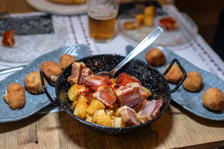 Torreznos y croquetas.