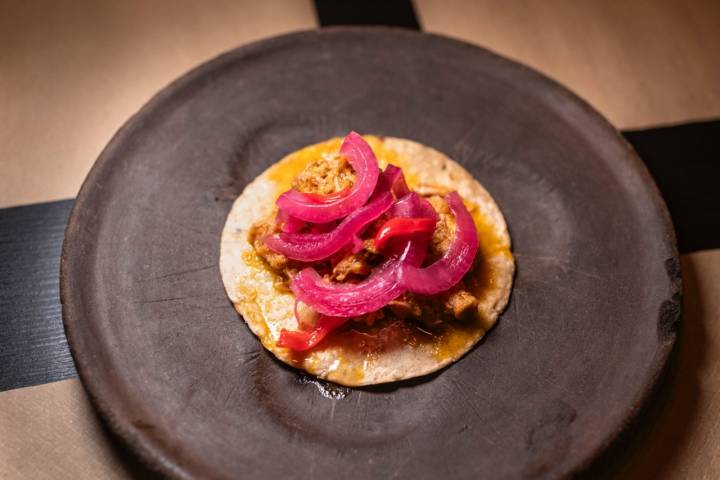 Taco de cochinita pibil.