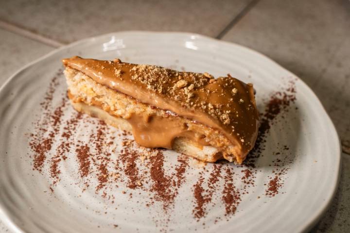 Tarta de limón y dulce de leche.