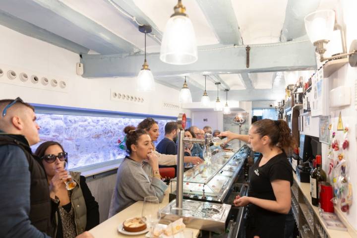 La barra de la Taberna Laurel.