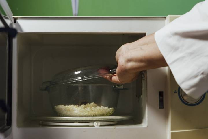 Cocinar arroz en el microondas y que quede en su punto es posible: este  cocedor de Leuké por 15 euros es la clave