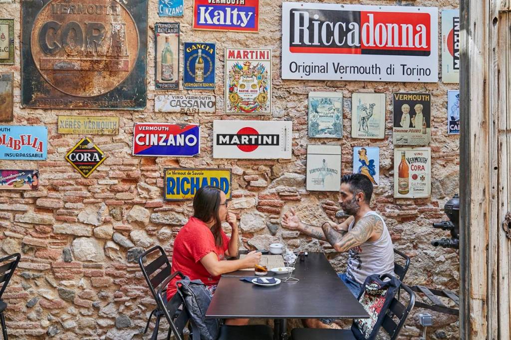 Comer y beber en el museo del vermut más grande del mundo