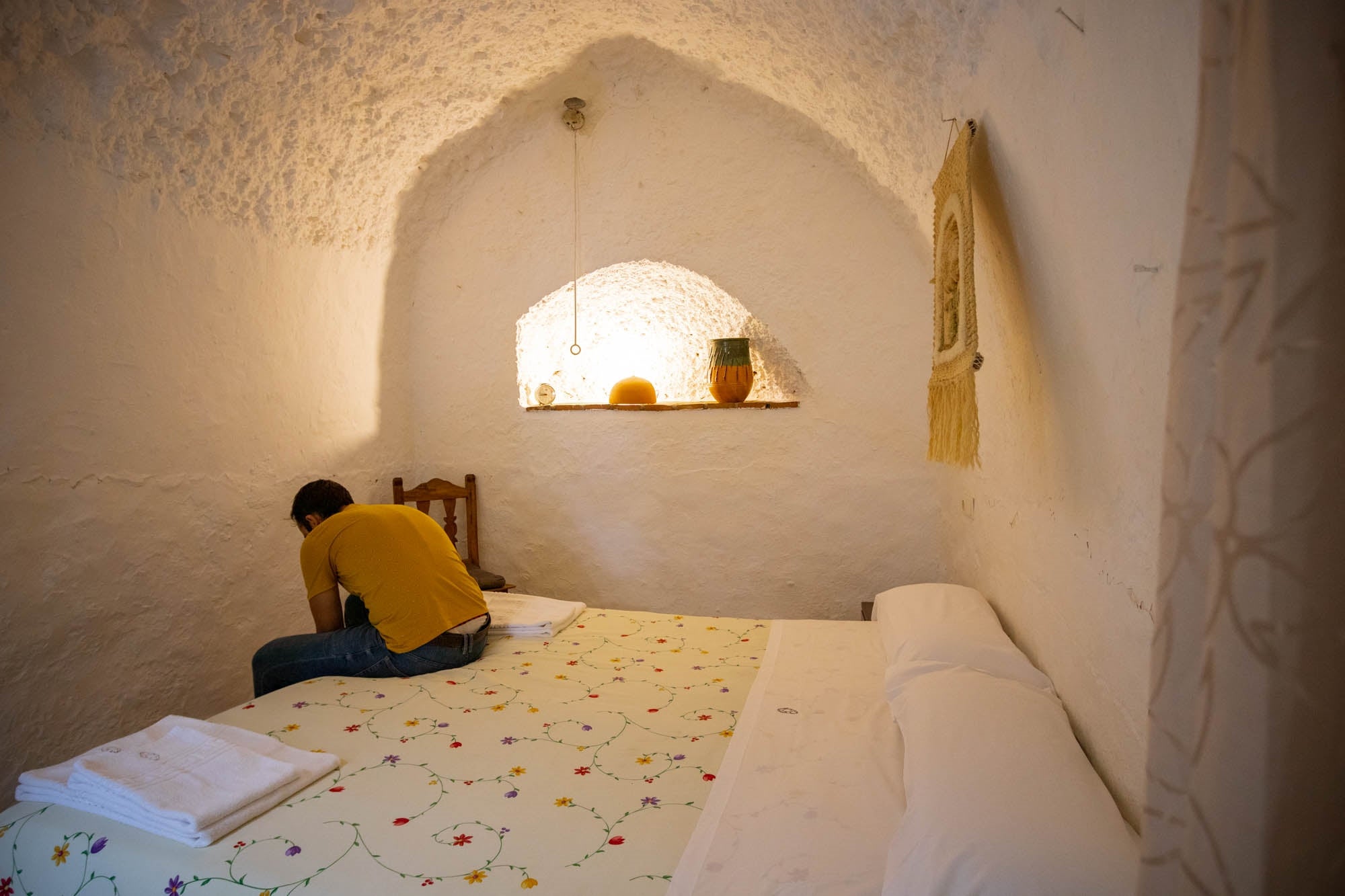 Dormir en una cueva en la comarca de Guadix apertura habitación