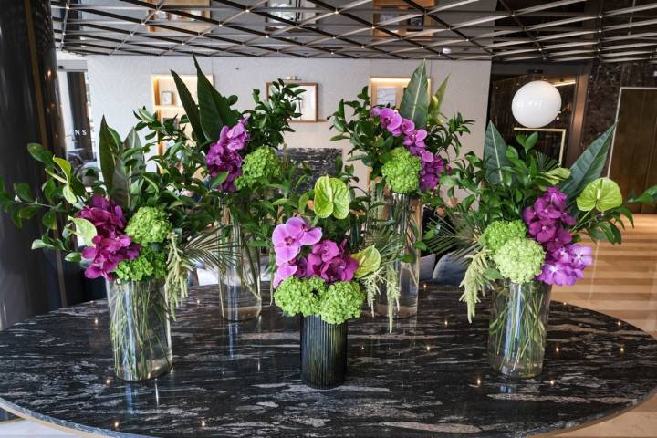 Flores naturales en el lobby.