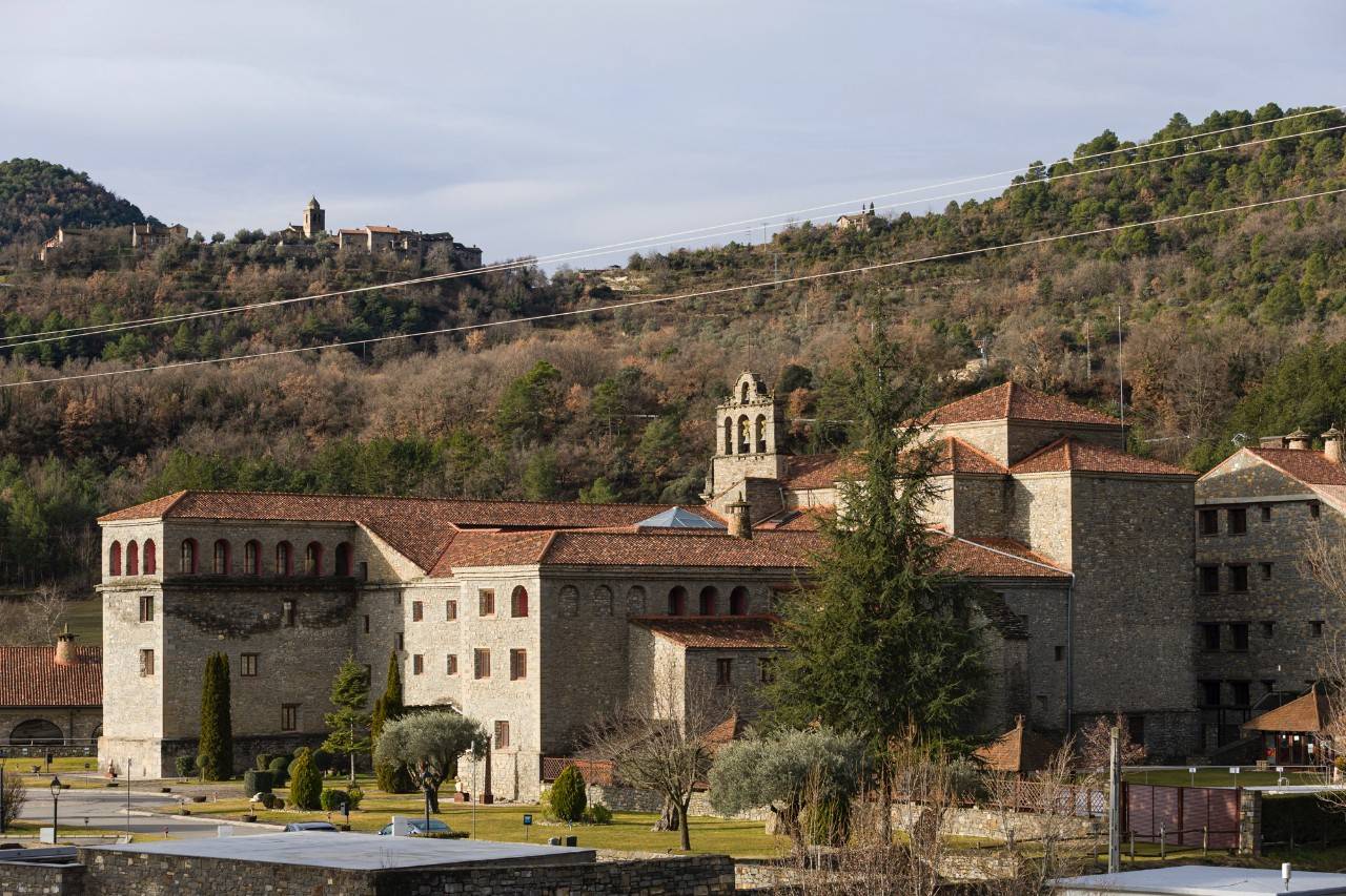 Un hotel para fundirse con Ordesa y el último río salvaje de Aragón