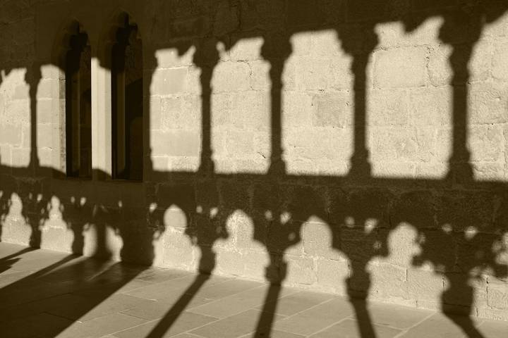 Las sombras recorren los pasillos y salones del palacio de Olite. Foto: Shutterstock