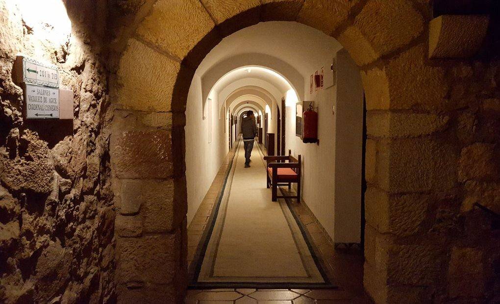 Por los pasillos del castillo de Sigüenza