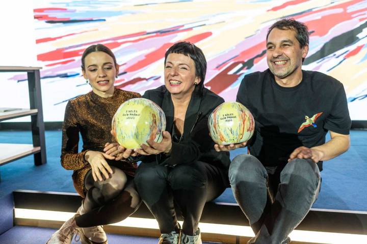 Los trisoleados de este año: Fina Puigdevall, con su hija Martina, y Javier Olleros.