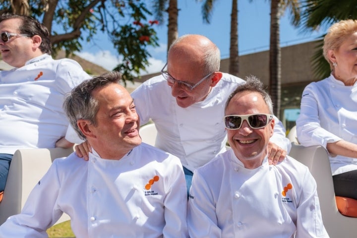 Paco Pérez junto a los hermanos Torres.