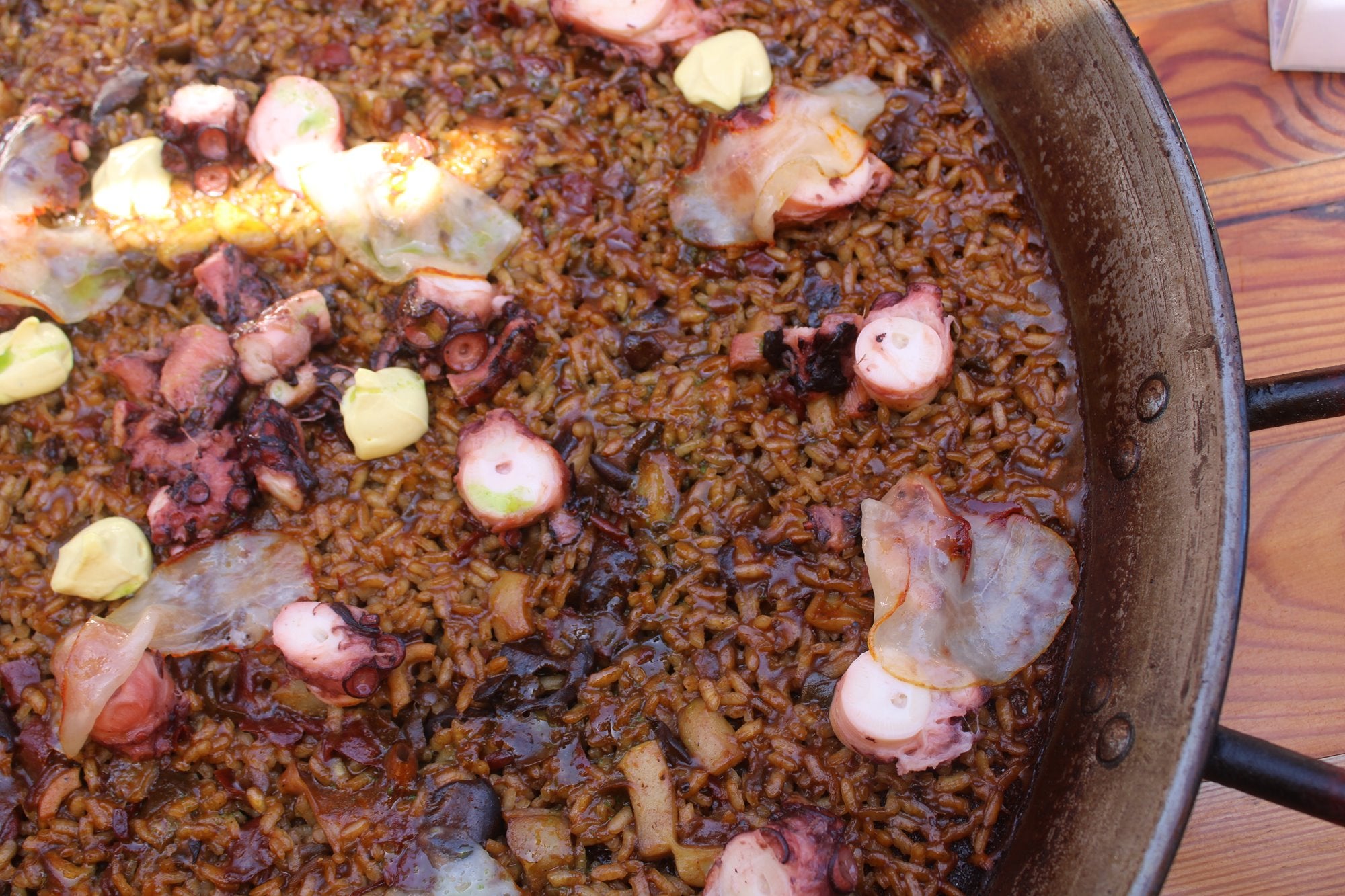 El propio Xavi Montañés se sorprende por el éxito del arroz con pulpo. Foto cedida