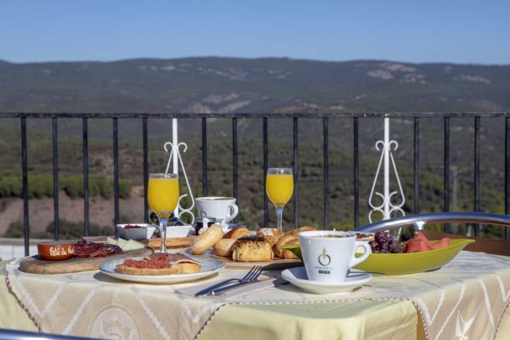 Desayunar vistas para empezar el día. Foto: Facebook 'Mesón Despeñaperros'