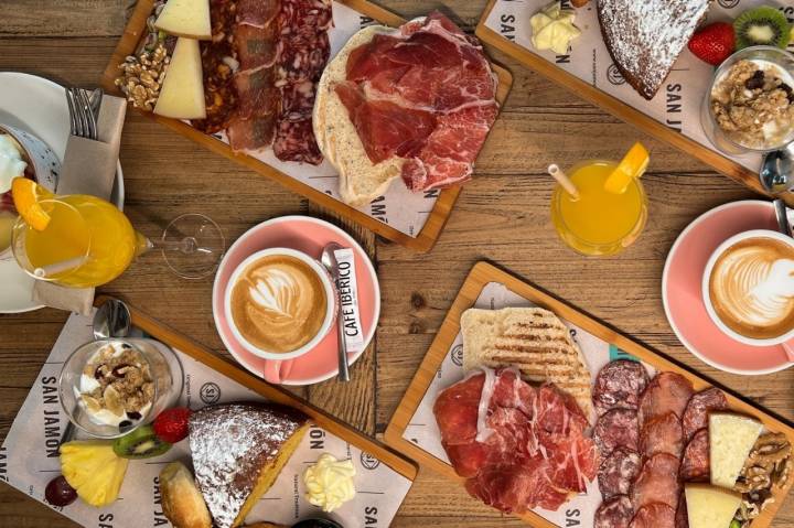 Ibéricos, bollería y opciones ligeras en los desayunos de 'Café Ibérico'. Foto: Facebook 'Café Ibérico'