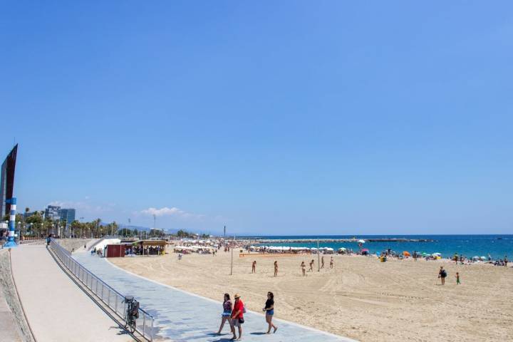 La Playa del Bogatell comenzó a disfrutar de su fama a partir de los Juegos Olímpicos de Barcelona 92.