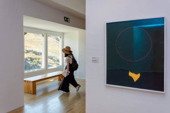 Las vistas de la hoz del Huécar compiten en atractivo con las obras del Museo de Arte Abstracto Español.