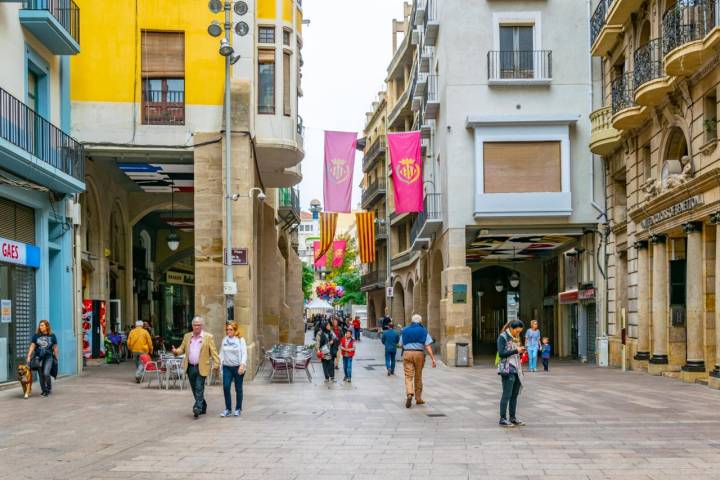 También se puede, simplemente, pasear por Lleida. Foto: Shutterstock.