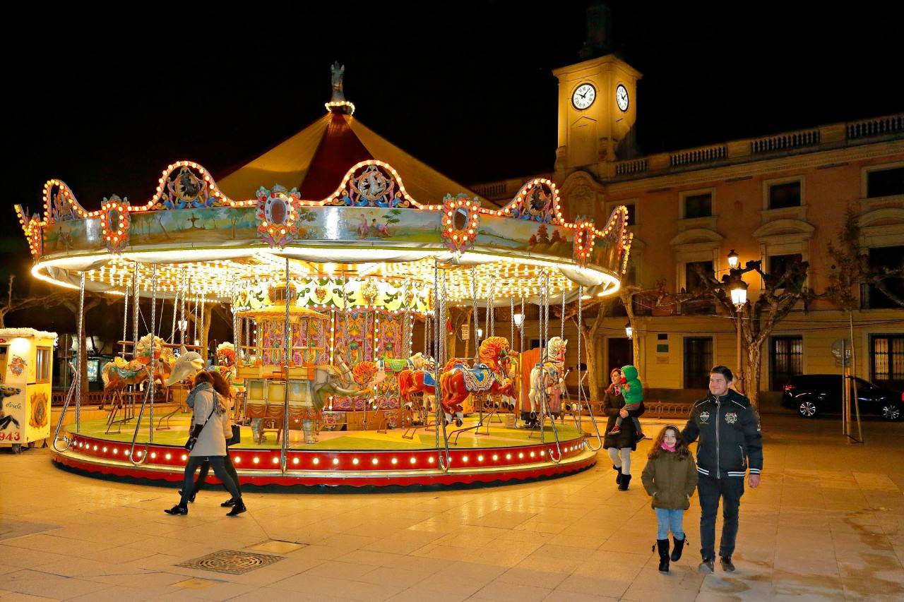 El carrusel de la Plaza Cervantes no podía faltar en Navidad.